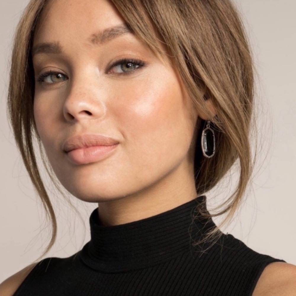 KENDRA SCOTT • Gold Dani Black Onyx Glass Earrings - Picture 2 of 4